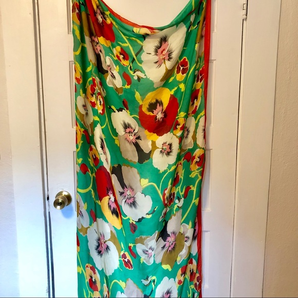 Green silky flower scarf - Picture 2 of 3